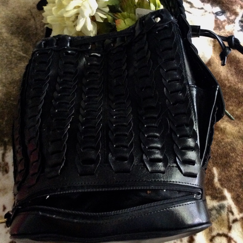 Very nice black leather bag  Pre-own